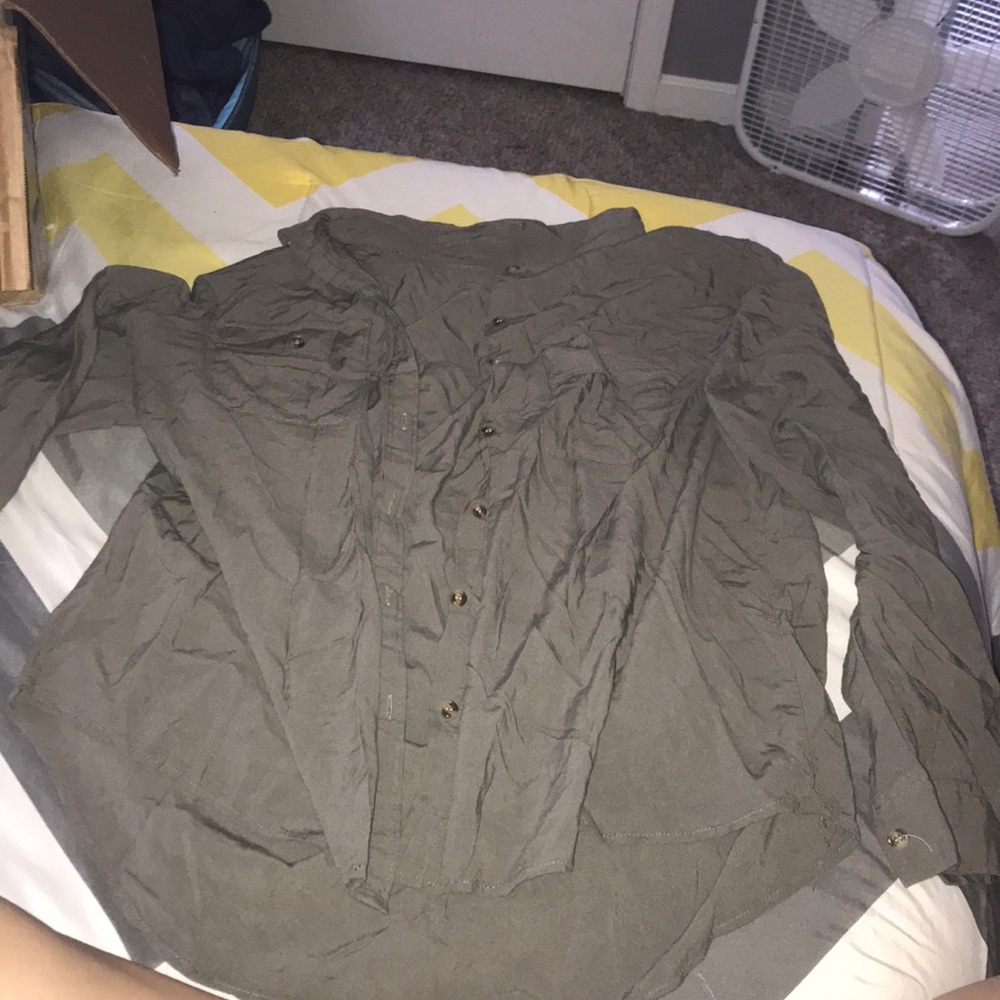 BUTTON DOWN TOP
